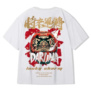 เสื้อยืดผู้ชายลายกราฟิก Daruma Lucky Charm ทรงโอเวอร์ไซส์ แขนสั้น สไตล์สตรีท พิมพ์ลายด้านหลัง ผ้าฝ้ายเจอร์ซีย์สีขาว - Product Image 1