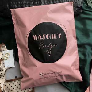 Sacs en plastique imprimés, sacs d'expédition, sacs d'expédition pour l'envoi de vêtements, vêtements, emballage personnalisé résistant aux déchirures, logo - Product Image 1