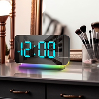 Réveil numérique 7,4 pouces avec écran LED miroir et lumière nocturne RVB, horloge de bureau moderne pour la décoration de la chambre des adolescents
