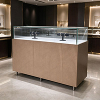 Idée de design pour bijouterie : Meuble de présentation en bois pour bijoux, comptoir de présentation, vitrine murale pour bijoux, vitrine de salle d'exposition de bijoux, vitrine pour montres