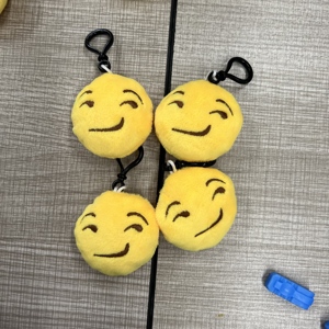 Porte-clés Expression 6 cm, Poupées en Peluche Créatives et Mignonnes de Dessin Animé, Pendentifs Porte-clés en Peluche <span class=keywords><strong>Smiley</strong></span> - Product Image 3