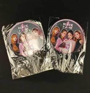 Vente chaude - Prix le plus bas - Éventail en plastique PP/PVC personnalisé avec poignée centrale pour cadeaux promotionnels - Product Image 3