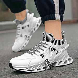 Nouvelles chaussures de marche pour hommes à la mode, légères, à semelle en lame, confortables, respirantes, chaussures de sport design - Product Image 4