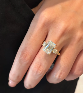 Anillo de diamantes de corte esmeralda en oro rosa de 10K/14K cultivado en laboratorio, con certificación IGI/GRC, para mujer, con tres piedras, estilo clásico solitario, anillo de compromiso. - Product Image 3