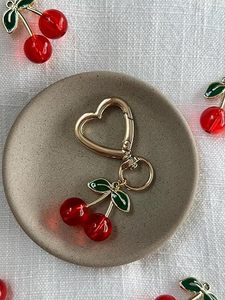 Graziosi Ciondoli a Forma di Ciliegia Kawaii per Borse e Portachiavi da Donna, Decorazioni per Chiavi dell'Auto, Regali, Accessori, Ciondolo Trasparente, Portachiavi a Ciliegia - Product Image 6