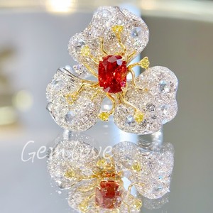 18Kgold IGIcertified lab-grown diamond <b>cushion</b> cut, red gemstone center stone, suitable for custom women's wedding rings - Product Image 2