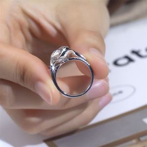 Anillo de diamantes redondos de oro blanco de 18 quilates Messi Jewelry MSR-1438 para mujer - Product Image 6