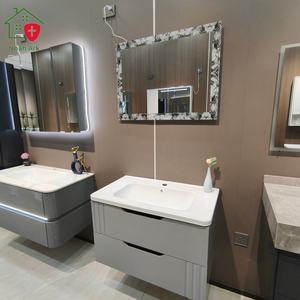 Mueble de baño gris con diseño de doble cajón, espejo con marco de encaje, encimera blanca redondeada y lavabo blanco - Product Image 2
