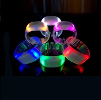 Pulseras de Plástico con Luces Intermitentes Ajustables a Control Remoto al por Mayor - Recuerdo para Fiestas