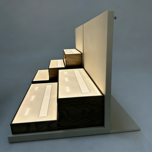 Exhibidor de Perfumes Moderno y Sencillo con Iluminación LED, Multicapa, Trapezoidal, de Acrílico y Madera - Product Image 4