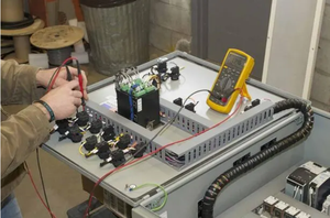 Multímetro Digital Industrial MT-Fluke 87V True RMS 1000V III IV con Medición de Temperatura y Capacitancia, Prueba de Variadores de Frecuencia (VFD) y Motores, con Garantía - Product Image 3