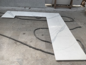 Plans de travail en quartz artificiel avec base blanche et rayures grises, au design moderne, service après-vente inclus - Product Image 4