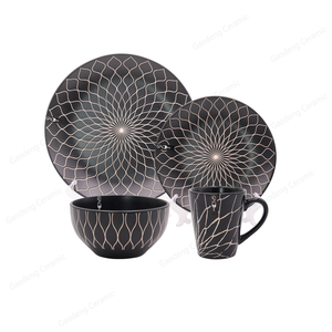 ชุดอาหารเย็นเคลือบสีเซรามิกสีดำสีทองออกแบบลายดอกไม้ตามสั่งสำหรับร้านอาหารโรงแรม - Product Image 1