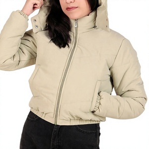 Vente en gros – Nouvelle collection 2026 : Doudoune courte matelassée pour femme, couleurs unies, grandes tailles, col montant, imperméable et coupe-vent - Product Image 1