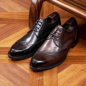 Chaussures habillées en cuir véritable respirantes, légères, antidérapantes, à bout carré, style Brogue Oxford pour le travail et les trajets quotidiens - Product Image 1