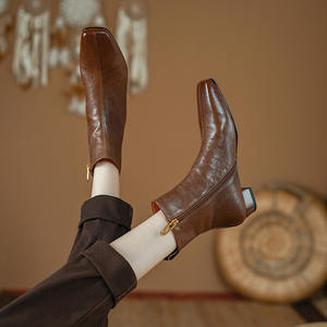 Grosir kustom kualitas tinggi kulit asli mode desain elegan tumit rendah sepatu bot untuk wanita - Product Image 4