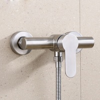Robinet mitigeur de douche mural OEM design contemporain à une poignée hôtels en céramique 304 en acier inoxydable brossé sans plomb