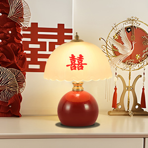 Lámpara de Mesa Decorativa de Cerámica Roja, Estilo Vintage, para Dormitorio, Sala de Estar o Estudio - Product Image 1