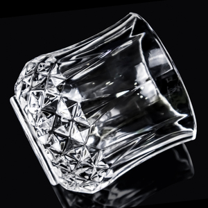 Bicchiere da whisky a forma di clessidra da 310 ml con taglio a diamante e a lancia, in cristallo trasparente senza piombo con doppia faccia - Product Image 6