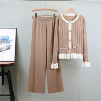 Ensemble tricoté élégant et formel pour femme : pull décontracté et pantalon, collection Hiver 2026