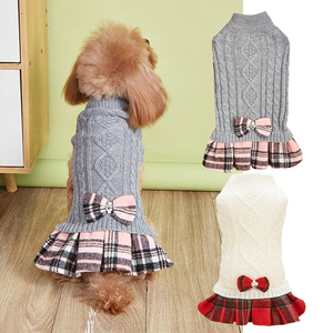 Grazioso Maglione in Acrilico per Cani con Gonna, Set Due Pezzi Effetto Maglia, Abito per Animali Domestici, Moda Invernale con Papillon, Grigio e Bianco - Product Image 1