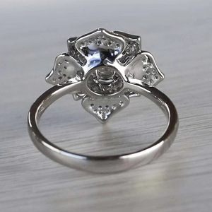Anello a forma di fiore dal design elegante per l'uso quotidiano da parte delle donne - Product Image 4