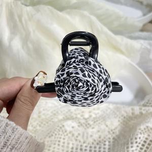 Nouvelle pince à cheveux coréenne à imprimé léopard avec fleur rose, pince à cheveux en plastique antidérapante pour femmes, accessoires de mode pour cheveux pour un usage quotidien - Product Image 4