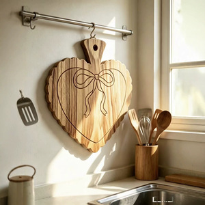 Juego de tablas de queso de madera de acacia en forma de corazón con espátula para servir café y té - Product Image 4