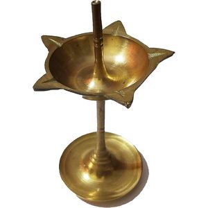 Lampe à huile miniature en laiton doré à 5 faces PARIJAT HANDICRAFT, 4 pouces, fabriquée à la main pour la Pooja, Diwali, Aarti, décoration intérieure et religieuse - Product Image 3