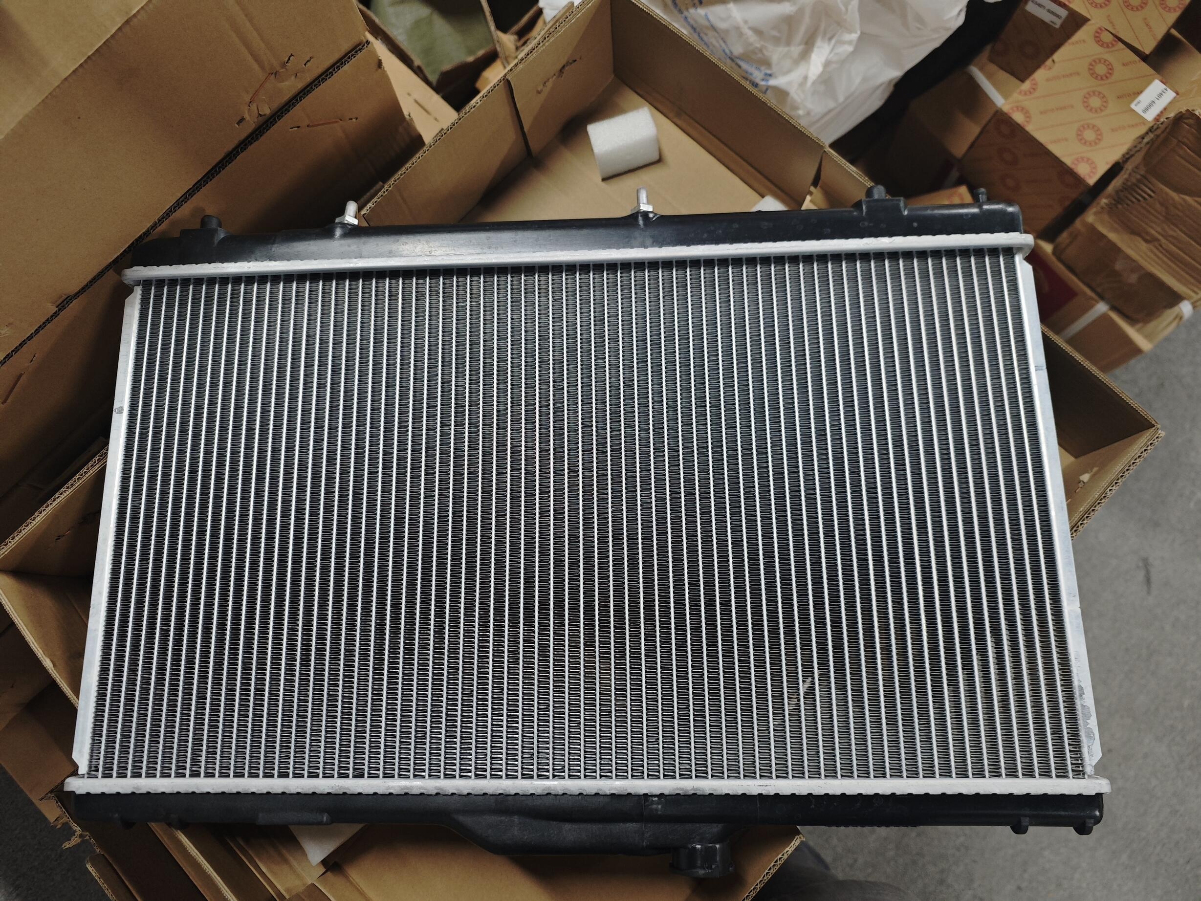 Hot Sell Radiator OEM 16400-15500 for Toyota Corolla - Product Image 2 of 2