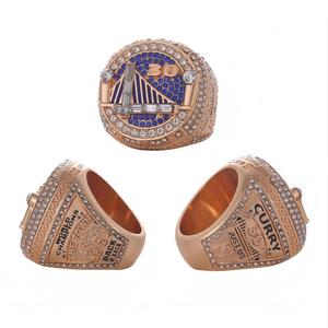 Anillo de Aleación Chapado en Oro con Cristales y Piedras Preciosas, Diseño de los <span class=keywords><strong>Warriors</strong></span> <span class=keywords><strong>Golden</strong></span> Basketball MVP Championship <span class=keywords><strong>State</strong></span> Gold, Gran Venta - Product Image 6