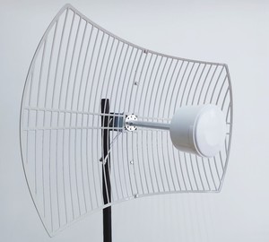 Antenne hyperbolique à gain élevé 2x24dBI 4G 5G 698-3800MHz longue portée, combinaison 4x4 pour amplification du signal TA-QGD7038V8-15/24' - Product Image 1