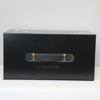 Boîte cadeau en carton noir à couvercle magnétique de luxe personnalisé avec gaufrage Emballage rigide haut de gamme pour la stratification mate de farine de valise