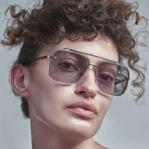 Lunettes de soleil carrées surdimensionnées personnalisées, monture en métal noir sans monture, protection UV400, lunettes tendance pour femmes, style Instagram - Product Image 3