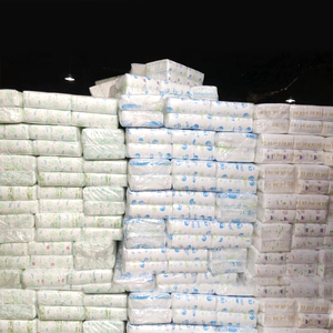 Fábrica rechazó pañales en pacas al por mayor del bebé pañales de grado B Stock - Product Image 1