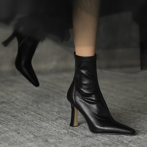 Botines de Cuero Negros de Alta Calidad para Mujer, con Punta en Pico y Tacón Alto, Estilo Chelsea, para Otoño 2026 - Product Image 2
