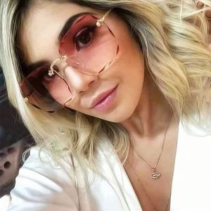 Nouvelles Lunettes de Soleil Carrées Sans Monture pour Femmes, Style Vintage de Luxe, Verres Dégradés Roses, Tendance Mode - Product Image 3