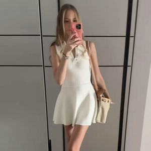 Vestido Mini de Punto con Cuello Polo Estilo Europeo para Mujer, Sin Mangas, con Botones al Frente, Color Sólido, Informal, para el Trabajo - Product Image 1