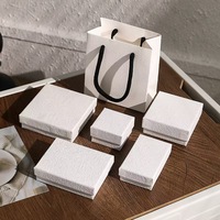 Boîte à bijoux de luxe haut de gamme personnalisée moderne avec doublure en éponge réutilisable, emballage en carton rigide écologique pour bagues