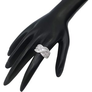 Anillo de cóctel ancho de plata de ley con diamantes de 1.60 quilates, corte redondo y baguette, engaste de canal, joyería de fiesta para mujer - Product Image 4