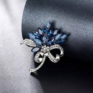 Luxury Alloy Gold Plated Customized Designs Wedding Engagement Flower Pendant <b>Brooch</b> <b>Pins</b> for Women Gift Party - Product Image 4