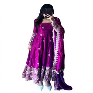 Ensemble Anarkali style fête, tissu épais avec imprimé numérique, doublure en crêpe beurre et dupatta, jusqu'à 6XL. - Product Image 1