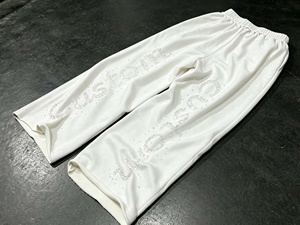 Fabricante de Pantalones Deportivos Personalizados, 100% Algodón, Corte Ancho y Holgado, con Pedrería y Bolsillos Dobles - Product Image 5