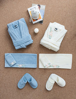 Ensemble de peignoirs thermiques de luxe en coton absorbant avec logo brodé, col en V et fermeture à cordon pour hôtel et spa