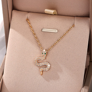 Collana con Ciondolo Serpente Portafortuna da Donna, Stile di Nicchia, Catena per Clavicola - Product Image 6