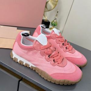 Los Nuevos Zapatos Deportivos Casuales Rosas de Diseñador para Mujer Presentan una Parte Superior de Tela de Algodón Ligera y Lujosa, Transpirable y Antideslizante - Product Image 2
