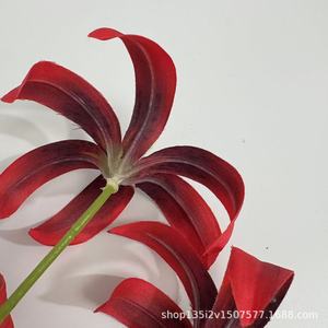 Flores Artificiales Qiye, Lirio Dorado de 5 Cabezas, Flor de Seda para Decoración de Bodas y Hogar - Product Image 5