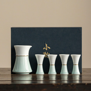 Juego de vino de cerámica estilo chino, decantador de porcelana con 4 tazas para uso doméstico, empaque en caja de regalo. - Product Image 1