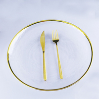 Assiette de présentation transparente en plastique acrylique à bord rouge et or pour la décoration de la vaisselle de mariage