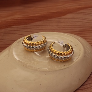 Joyería <span class=keywords><strong>de</strong></span> moda para mujer, pendientes <span class=keywords><strong>de</strong></span> tuerca minimalistas, pendientes en forma <span class=keywords><strong>de</strong></span> <span class=keywords><strong>C</strong></span> <span class=keywords><strong>de</strong></span> <span class=keywords><strong>dos</strong></span> tonos, pendientes grandes gruesos llamativos para mujer - Product Image 2